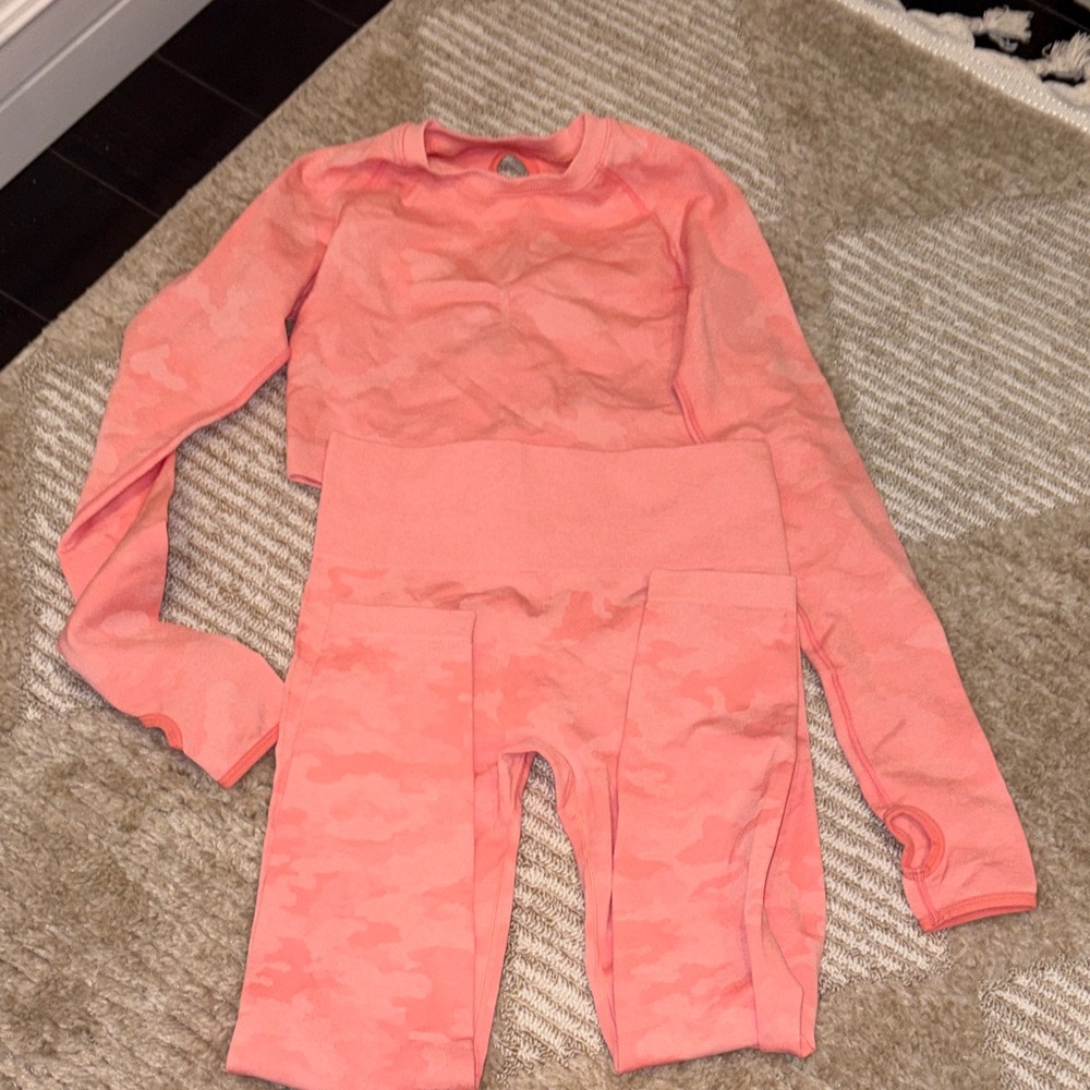 Coral Pink Camo Seamless Workout Set - Crop Top & Leggings